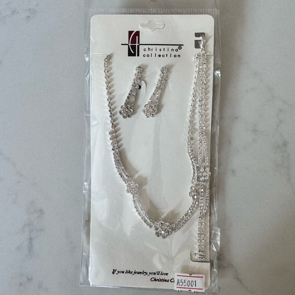 Earrings/bracelet/necklace set for special occasions